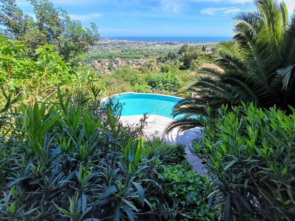 Garden view, Sea view, Swimming pool