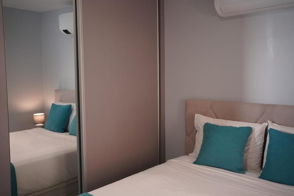 Pauloldtown - Local experience w rooftop n jacuzzi Villa in Madeira District