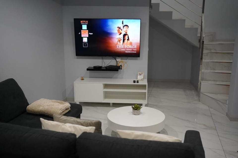 Pauloldtown - Local experience w rooftop n jacuzzi Villa in Madeira District