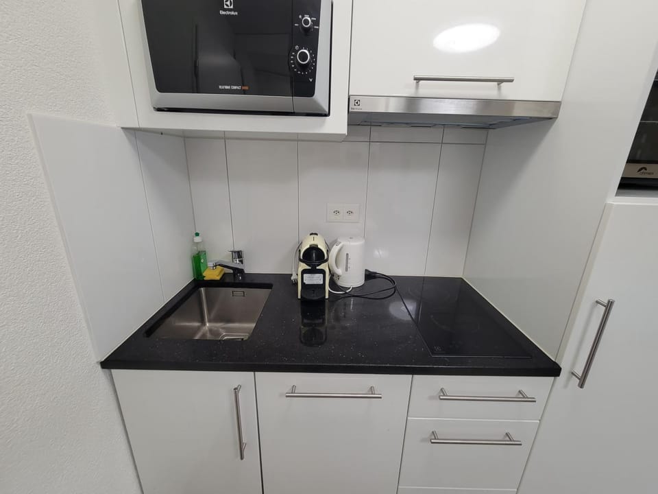 City Center Zurich Downtown Studio with Balcony Erlach - Self Checkin Apartment in Zurich City