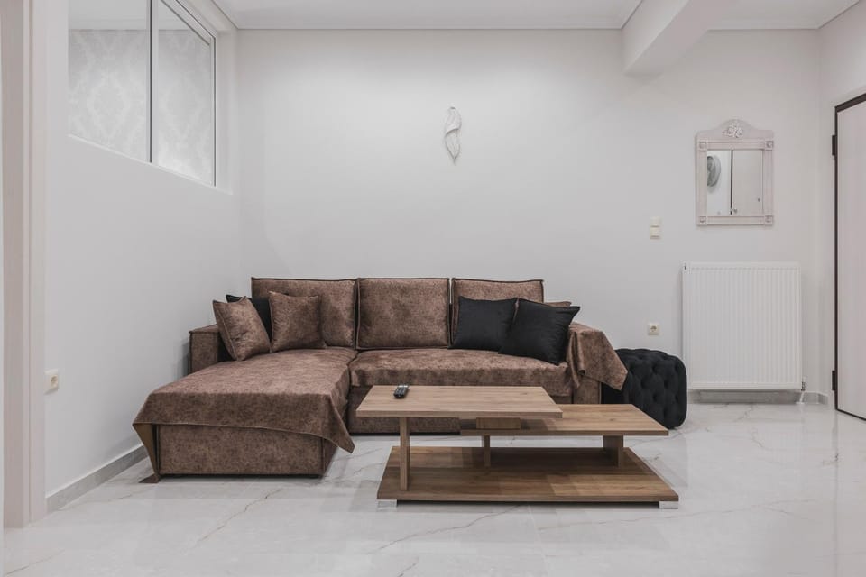 Bed, TV and multimedia, Living room, Seating area, air conditioner