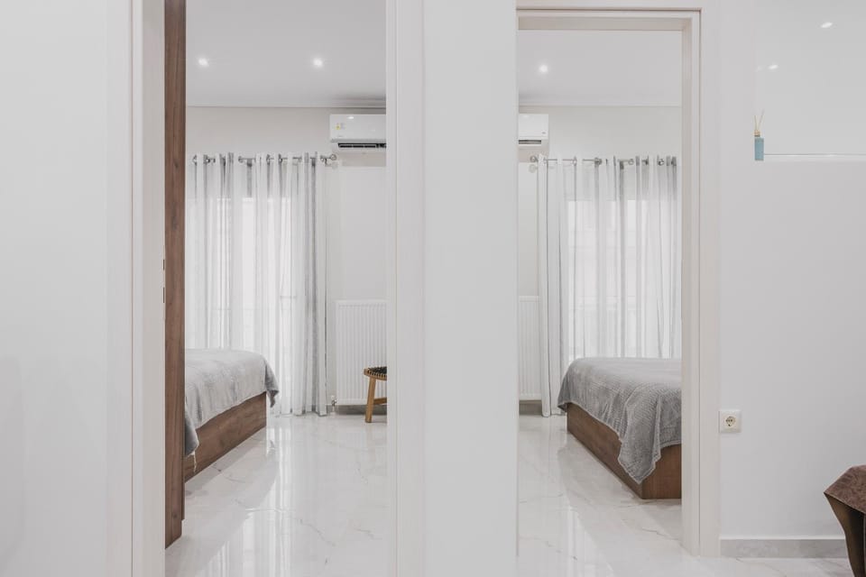 Bed, Living room, Photo of the whole room, Seating area, Bedroom