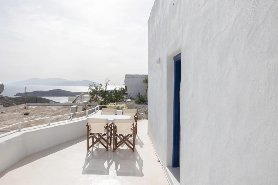 Property building, Garden, Balcony/Terrace, Seating area, Dining area