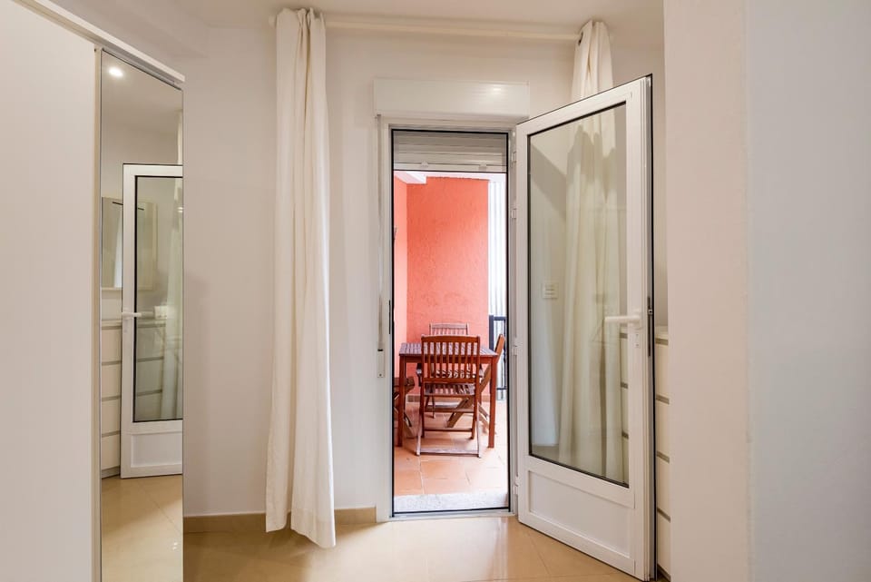 APARTAMENTOS TURISTICOS CASA SARITA - APARTAMENTOS A150 m DE LA PLAYA CANELIÑAS Apartment in Portonovo