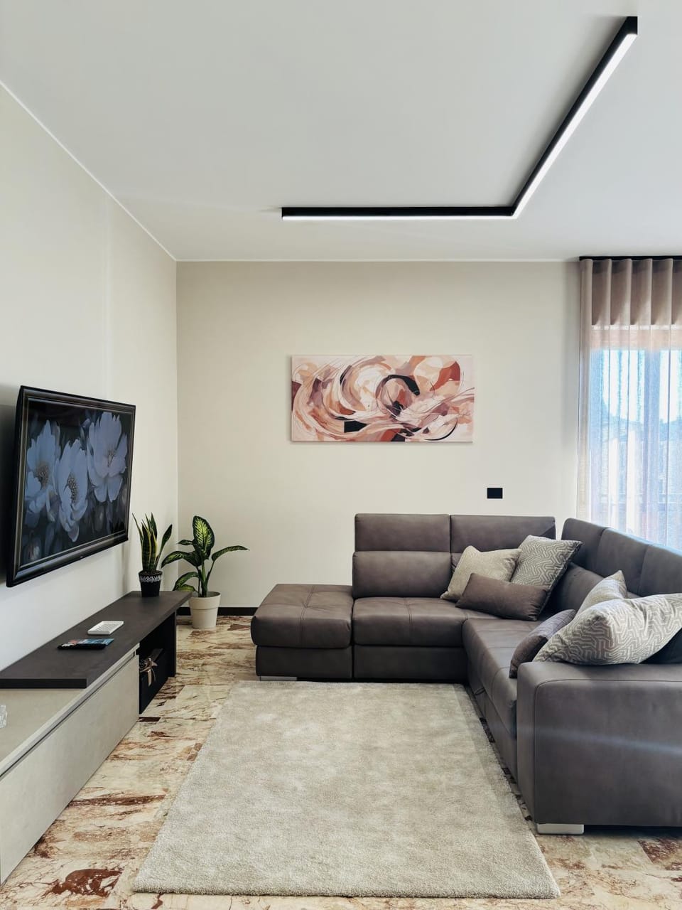 TV and multimedia, Living room, Evening entertainment