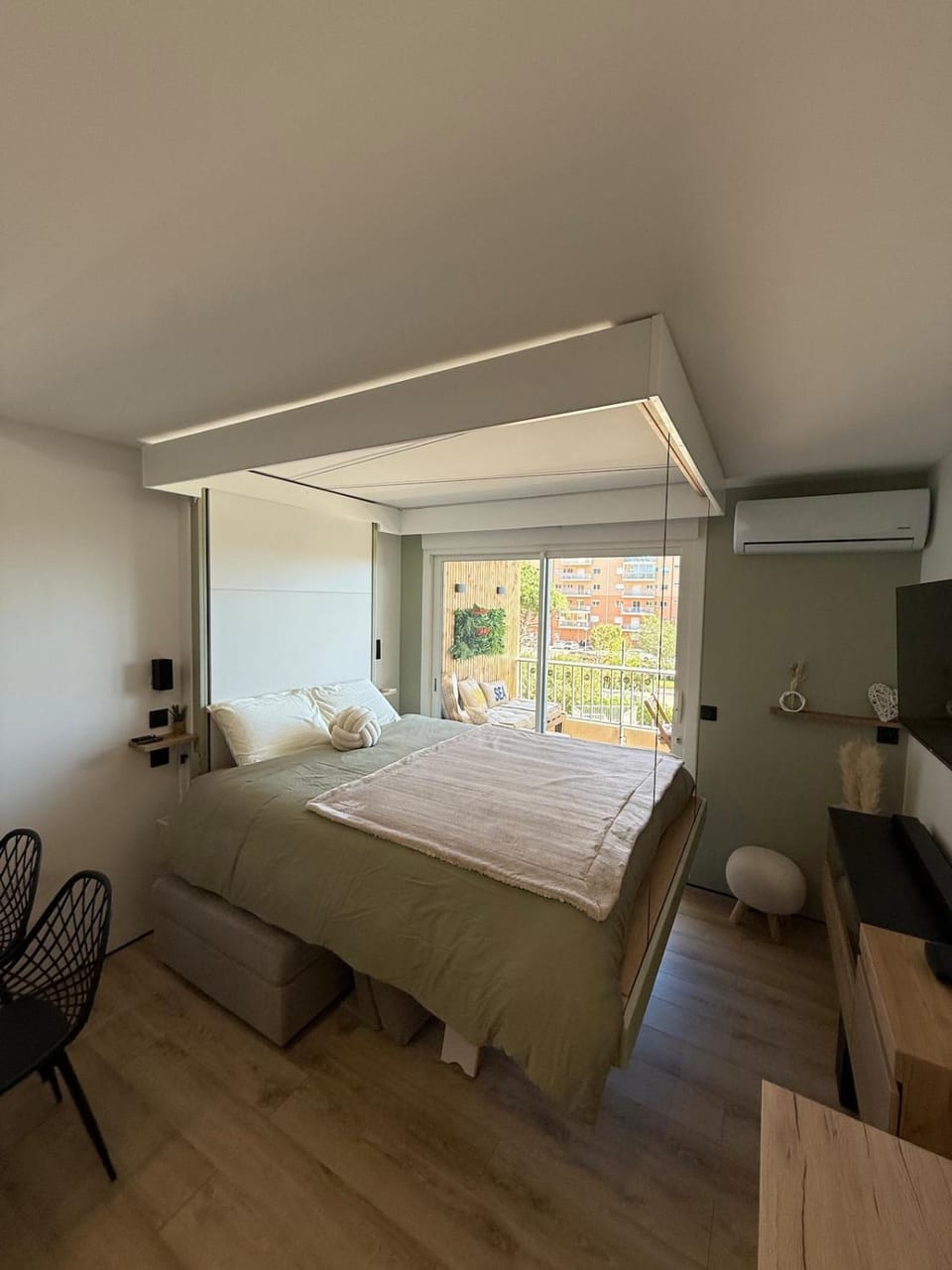 Bed, Photo of the whole room, Bedroom, air conditioner