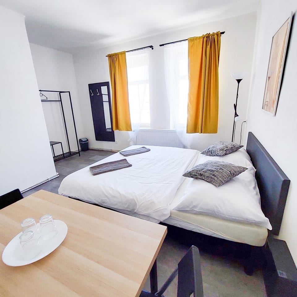 Bed, Photo of the whole room, Seating area, Bedroom