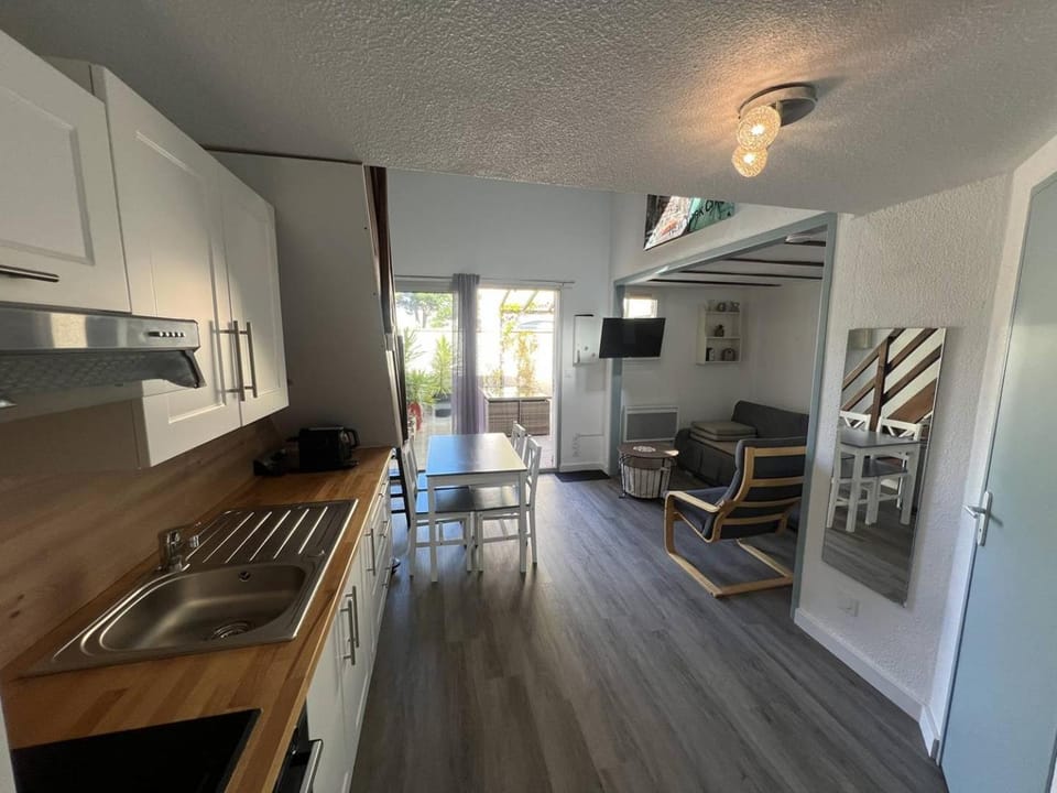 Kitchen or kitchenette, Living room