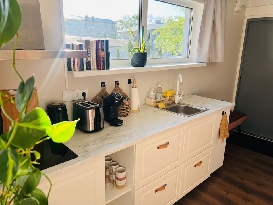 Coffee/tea facilities, kitchen