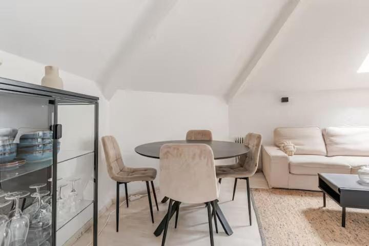 Elegant Stay in Châtelain Ixelles Apartment in Saint-Gilles