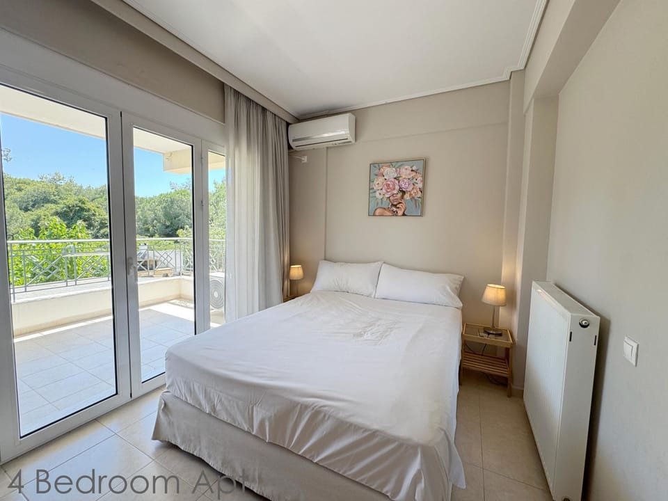 Bed, Photo of the whole room, Bedroom, air conditioner