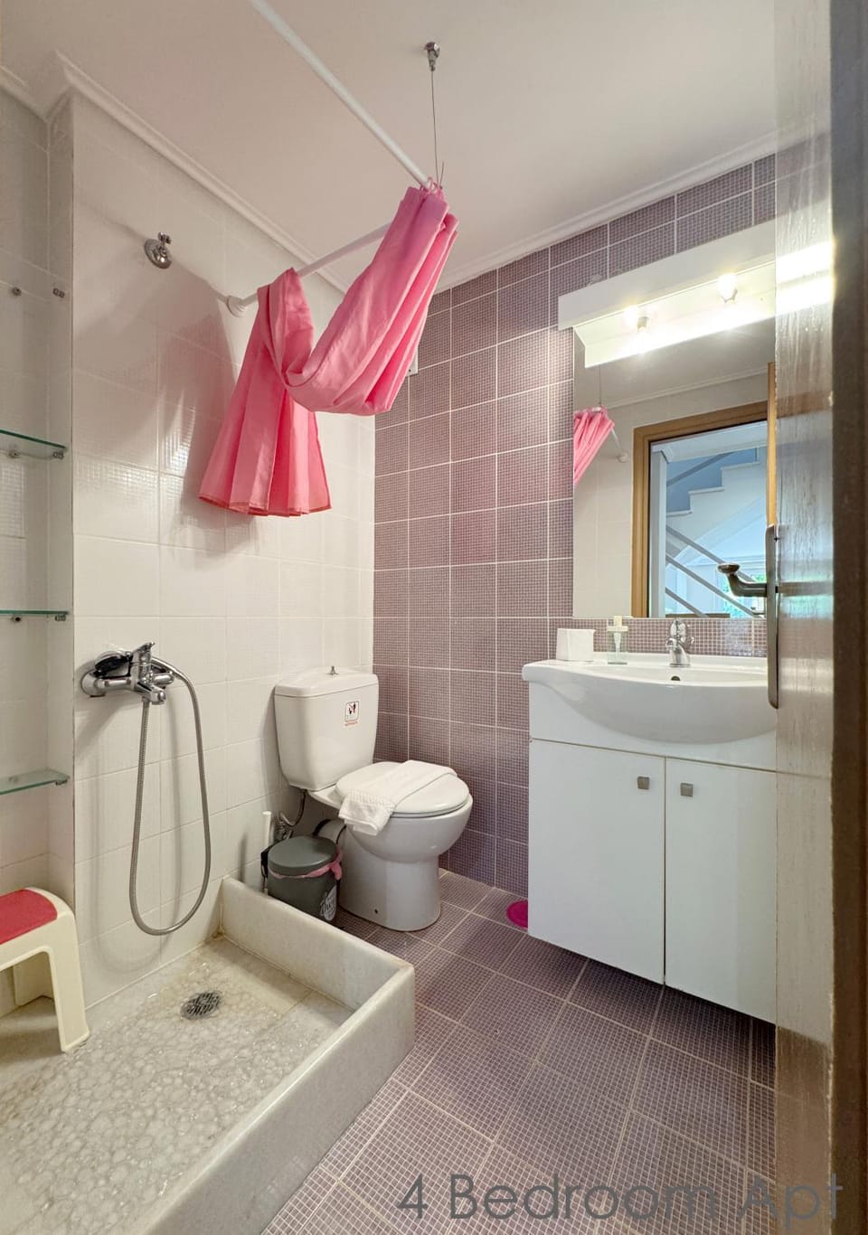 Shower, Toilet, Bathroom, towels