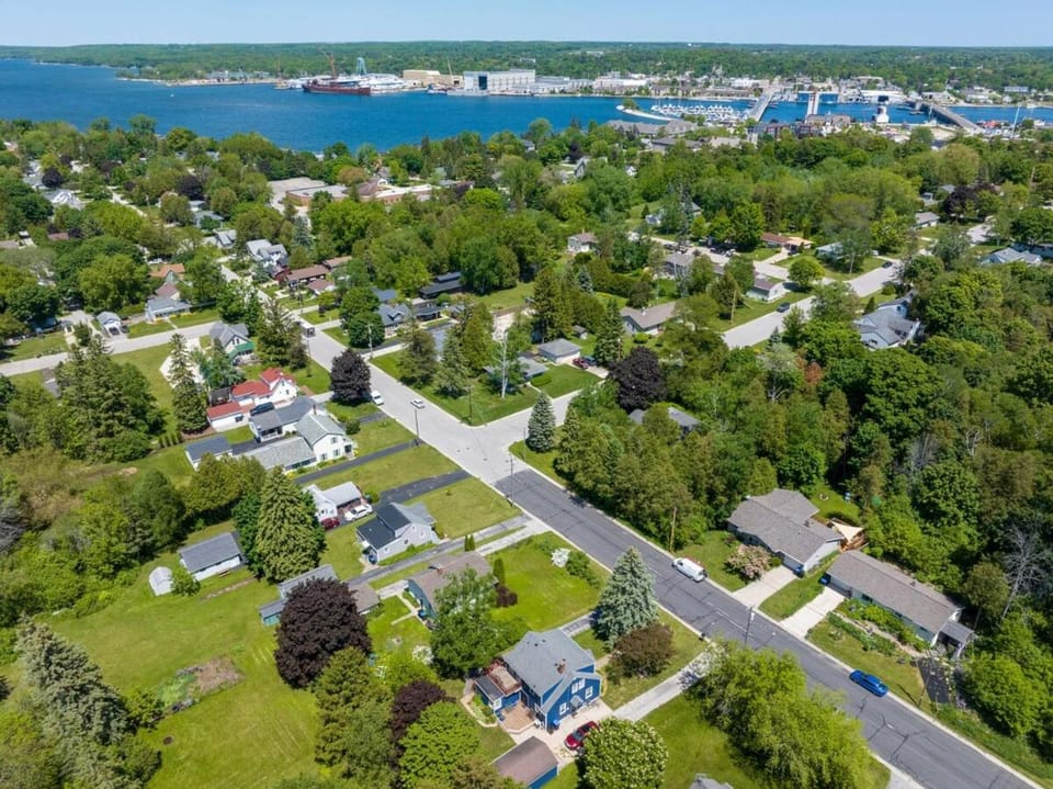 Hudson Ave Loft Apartment in Sturgeon Bay