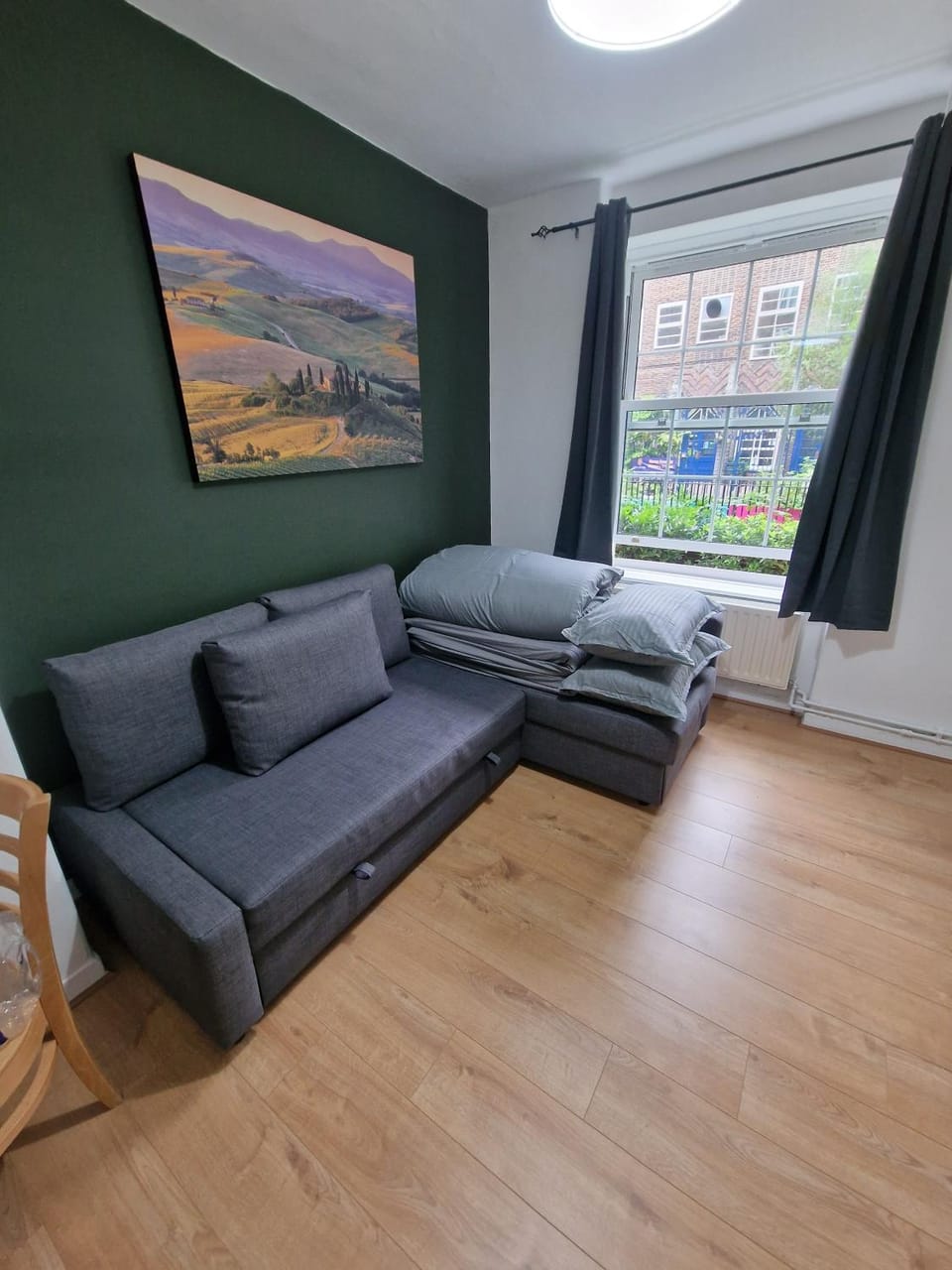 Bed, Living room