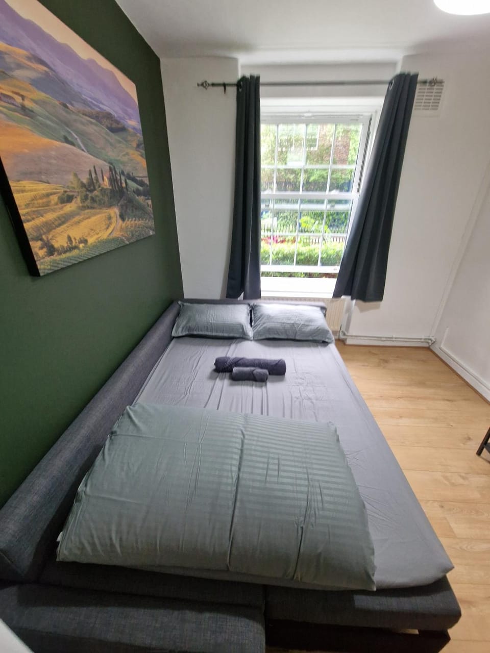 Bed, Living room