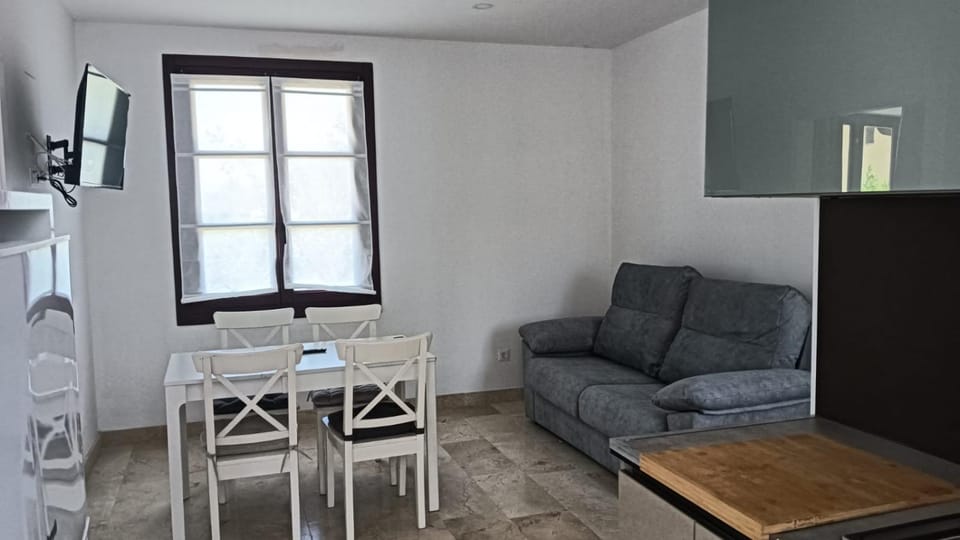 La Casona Otañes HABITACIONES & APARTMENTS CASTRO URDIALES Hotel in Cantabria