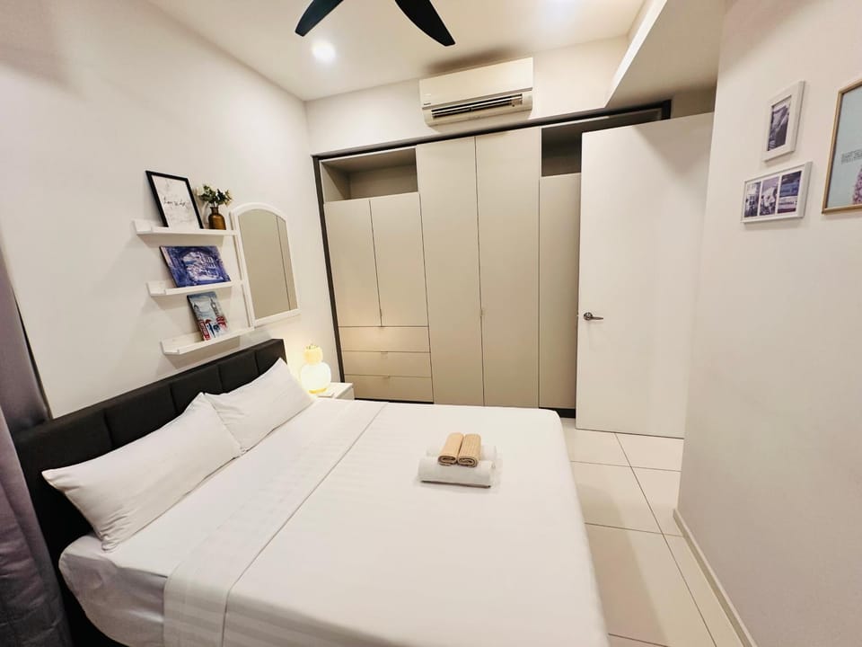 Bed, Photo of the whole room, Bedroom, wardrobe, air conditioner