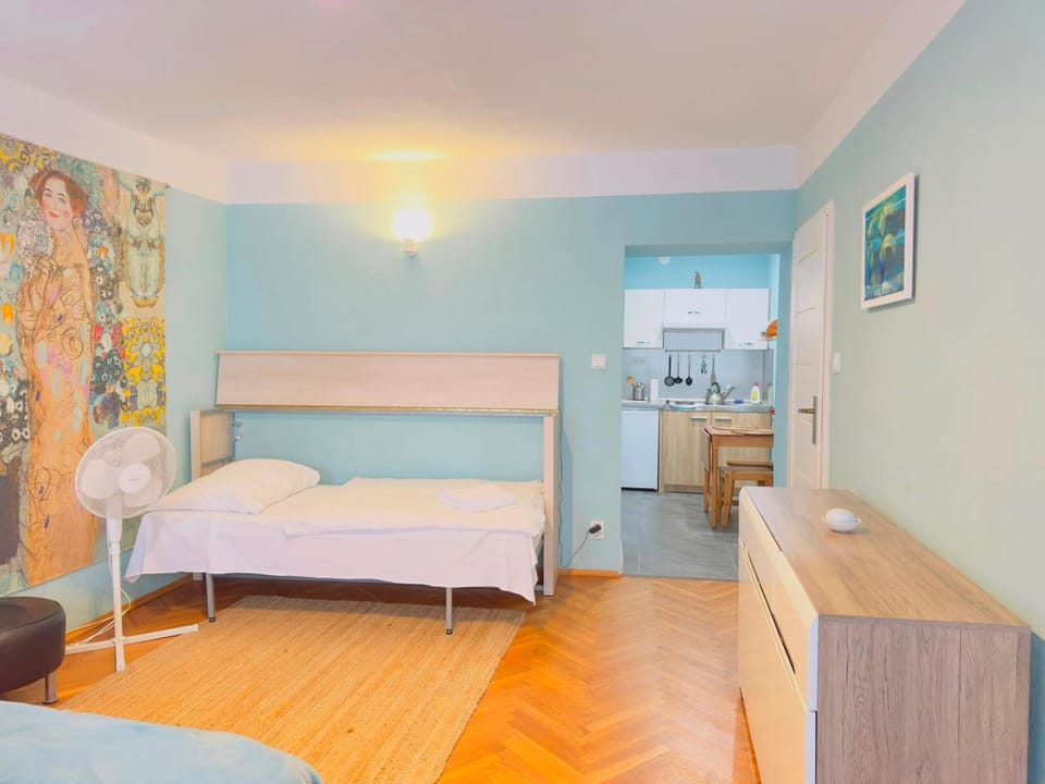 Bedroom, kitchen