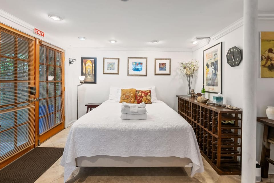 La Petite Fleur-Charming Park Circle Private Studio House in North Charleston