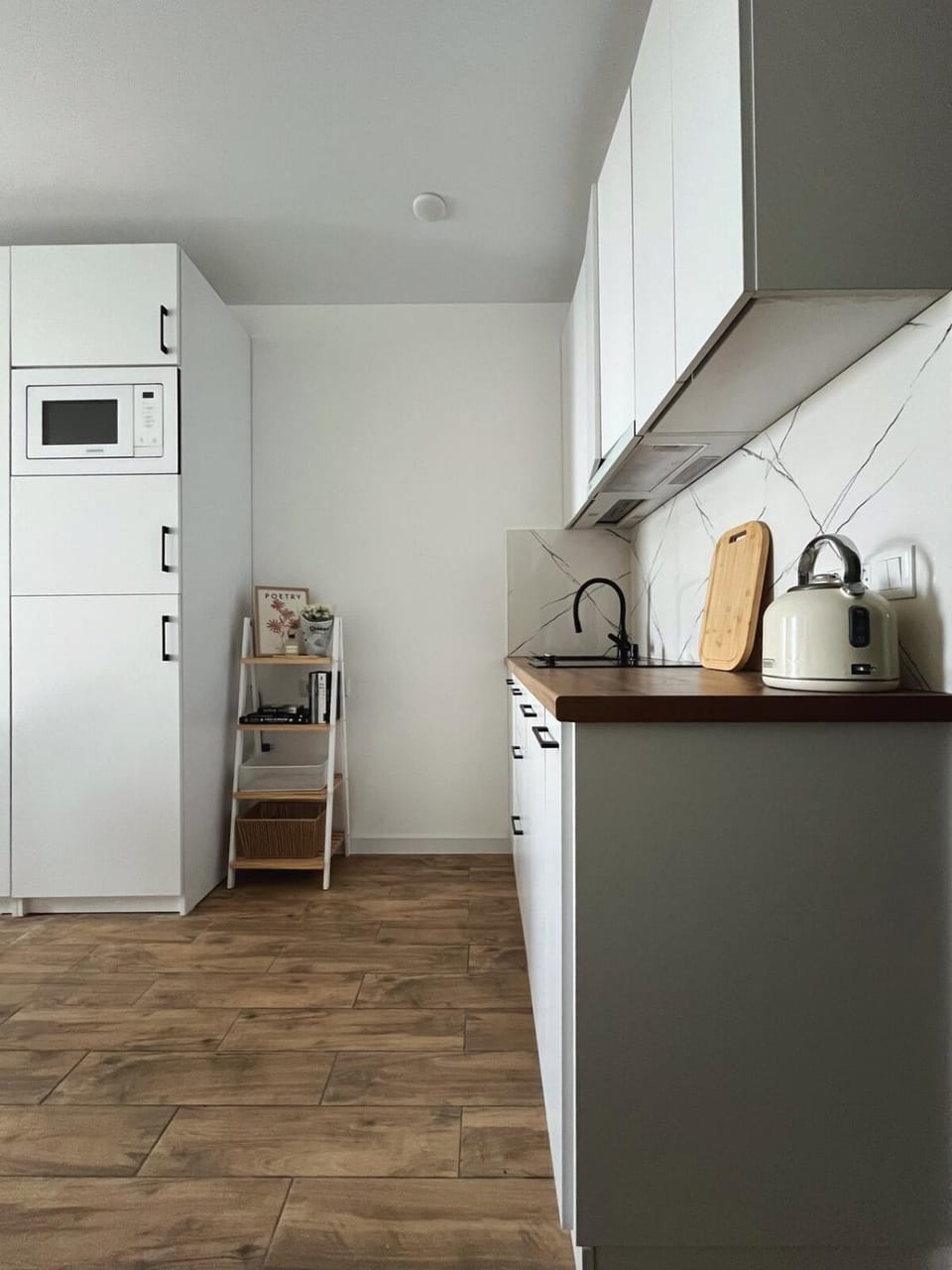 Kitchen or kitchenette, pet friendly, stove