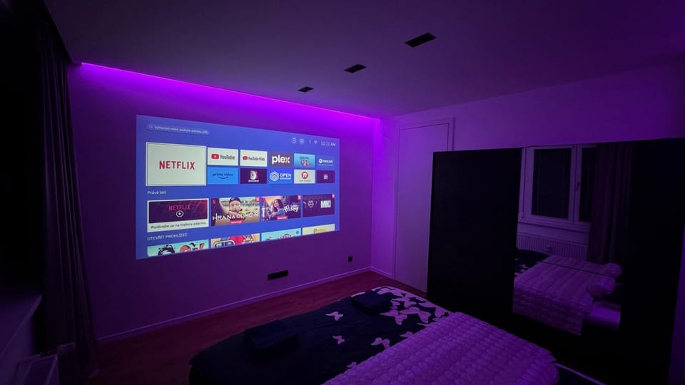 Bed, TV and multimedia, Bedroom