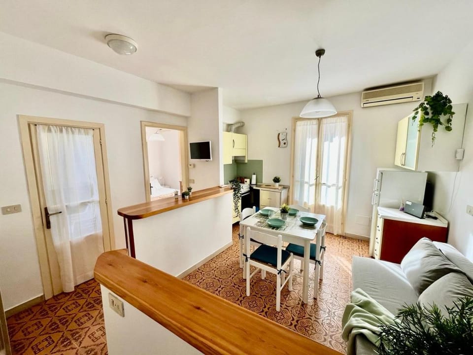 100m dal mare, Garage, Terrazza & AC, Sea Nest Apartment in Liguria