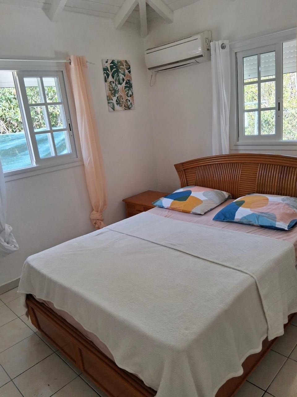 Bed, Photo of the whole room, Bedroom, air conditioner