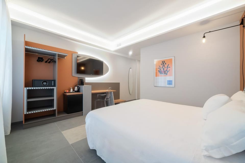 Bed, TV and multimedia, Photo of the whole room, Bedroom, minibar