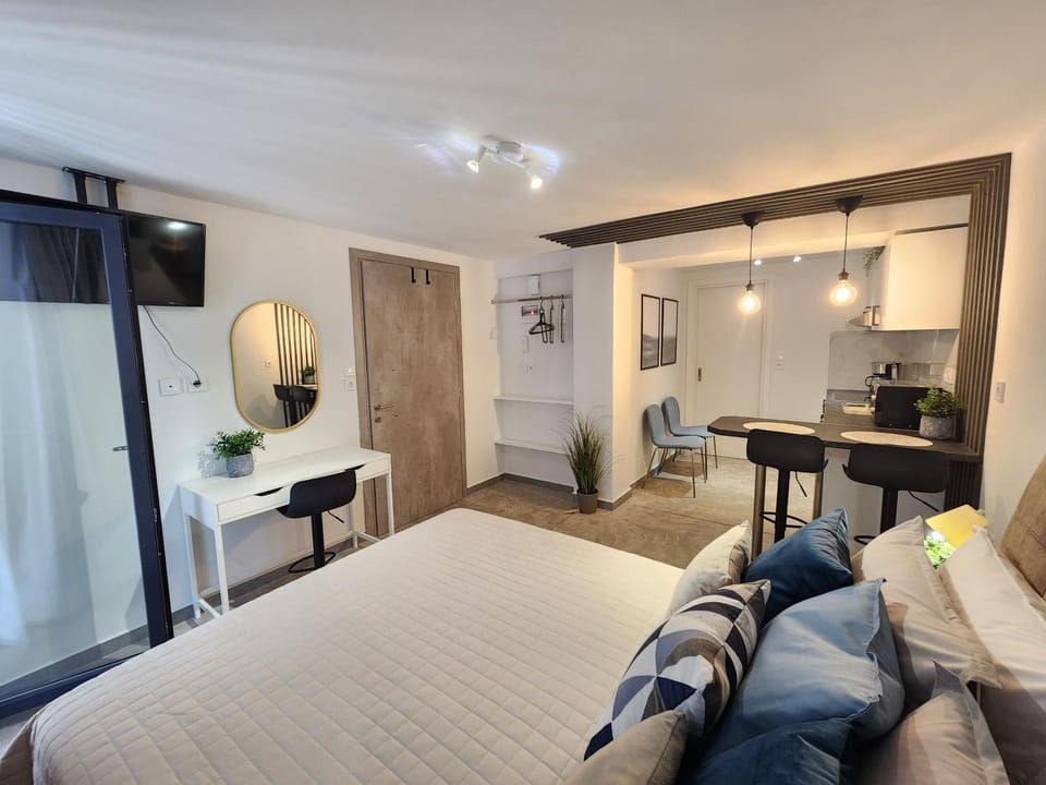 Bed, TV and multimedia, Kitchen or kitchenette