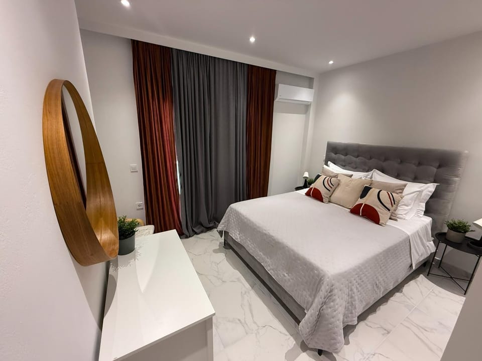 Bed, Photo of the whole room, Bedroom, air conditioner