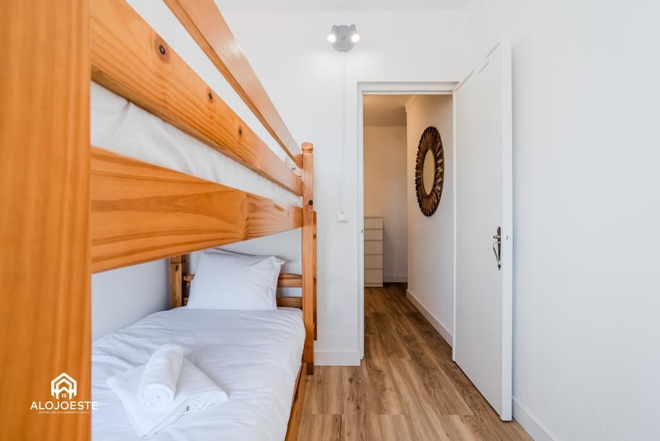 Bedroom, bunk bed