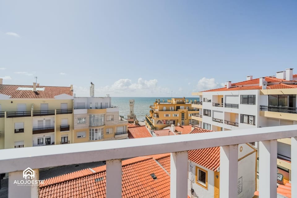 View (from property/room), Balcony/Terrace, City view, Sea view