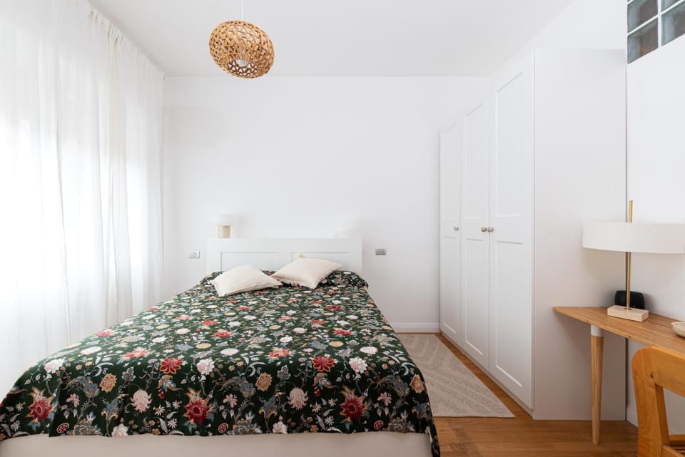 Bed, Photo of the whole room