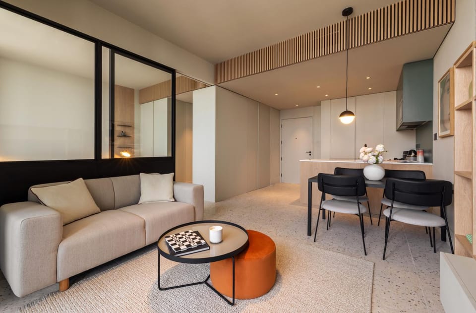 Kitchen or kitchenette, Living room, Seating area, Dining area