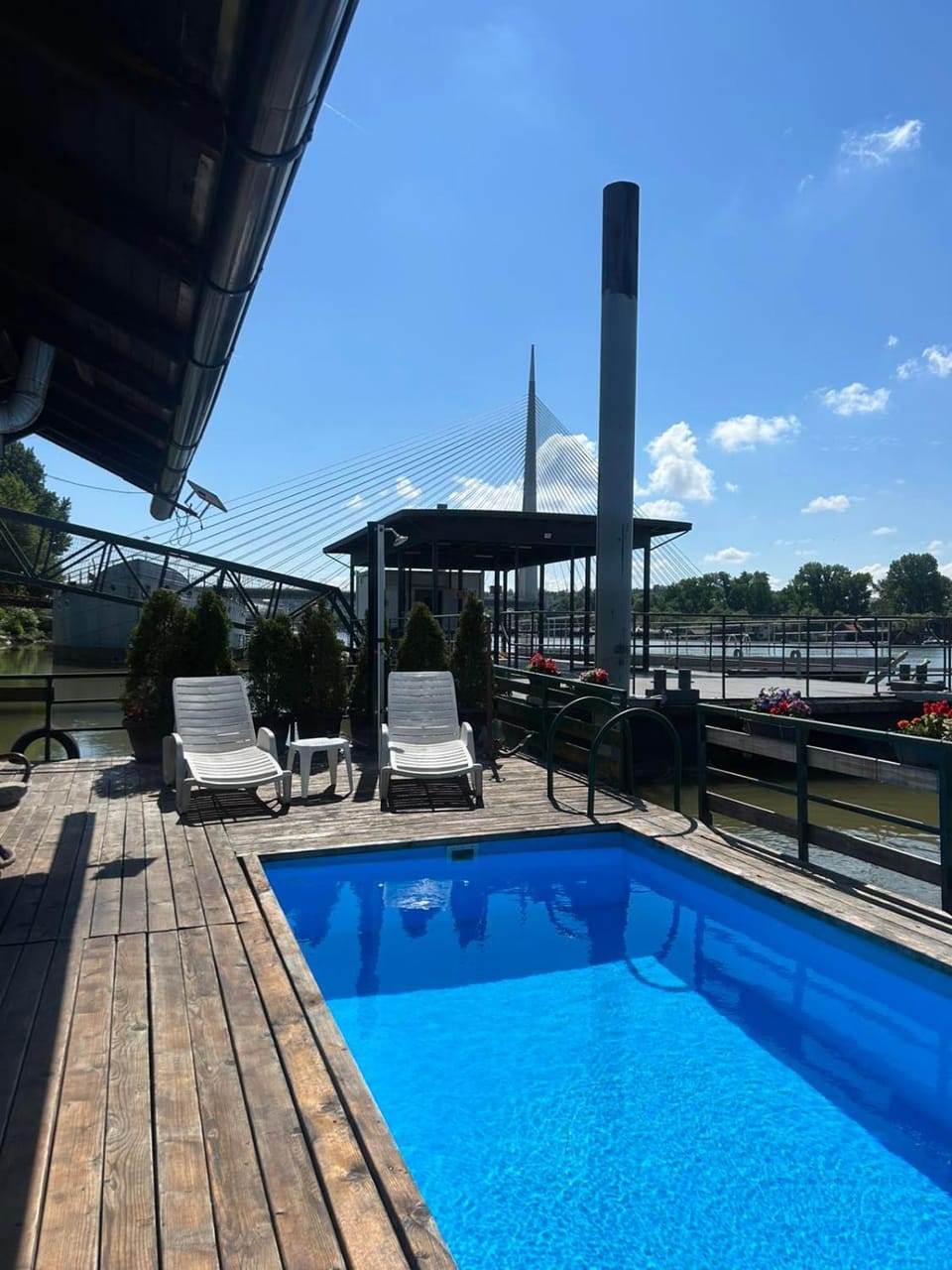 Day, Natural landscape, Swimming pool, sunbed