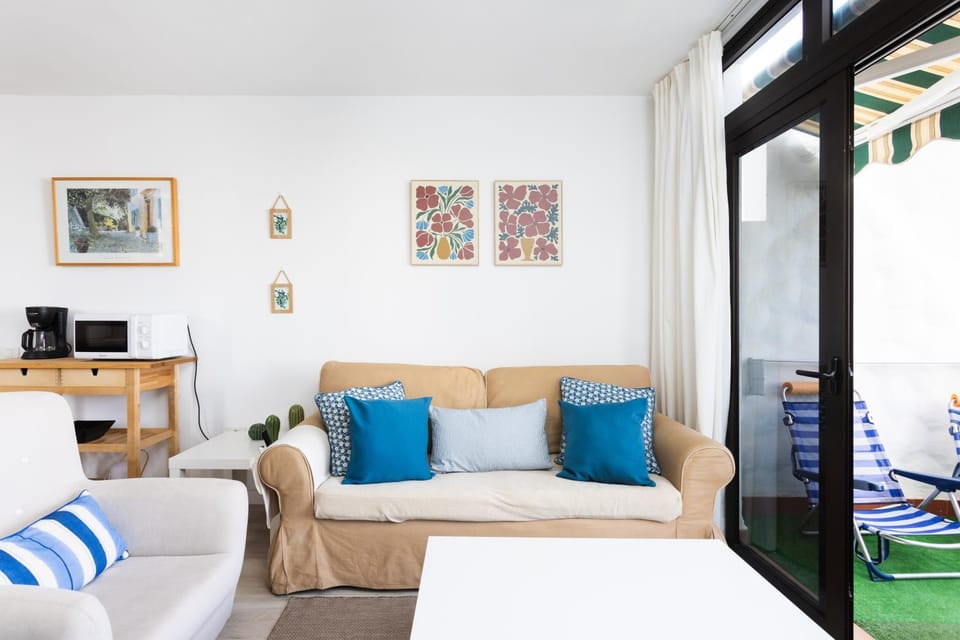 Amazing 2 bedrooms by the sea, Costa Adeje Apartment in Playa de las Americas