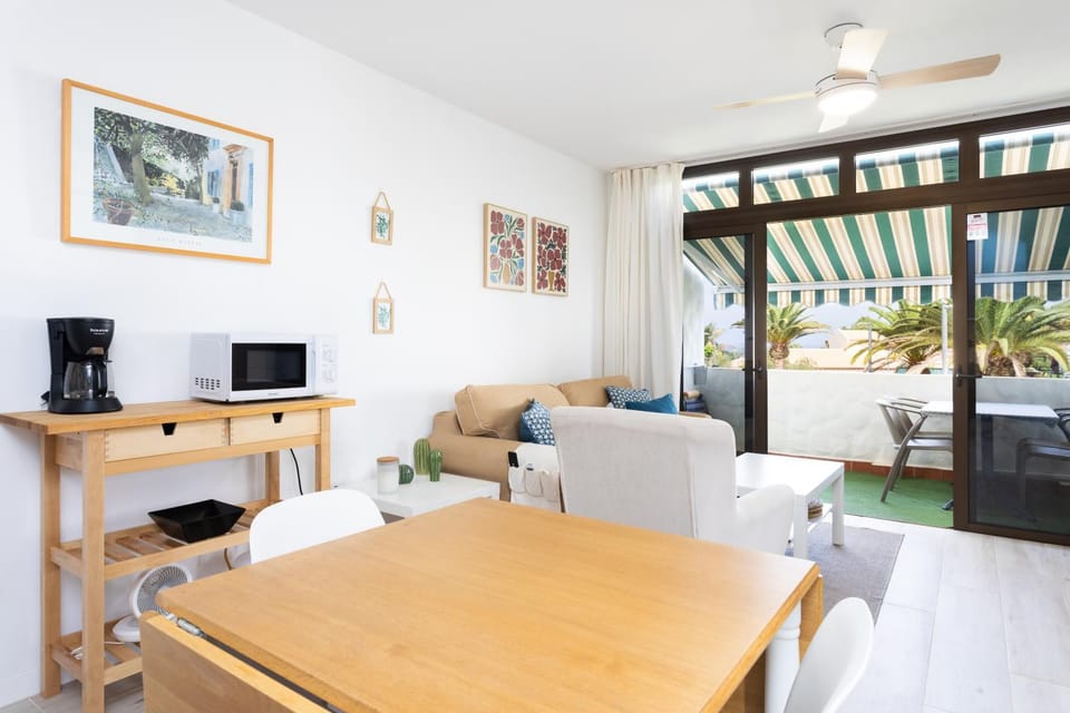 Amazing 2 bedrooms by the sea, Costa Adeje Apartment in Playa de las Americas