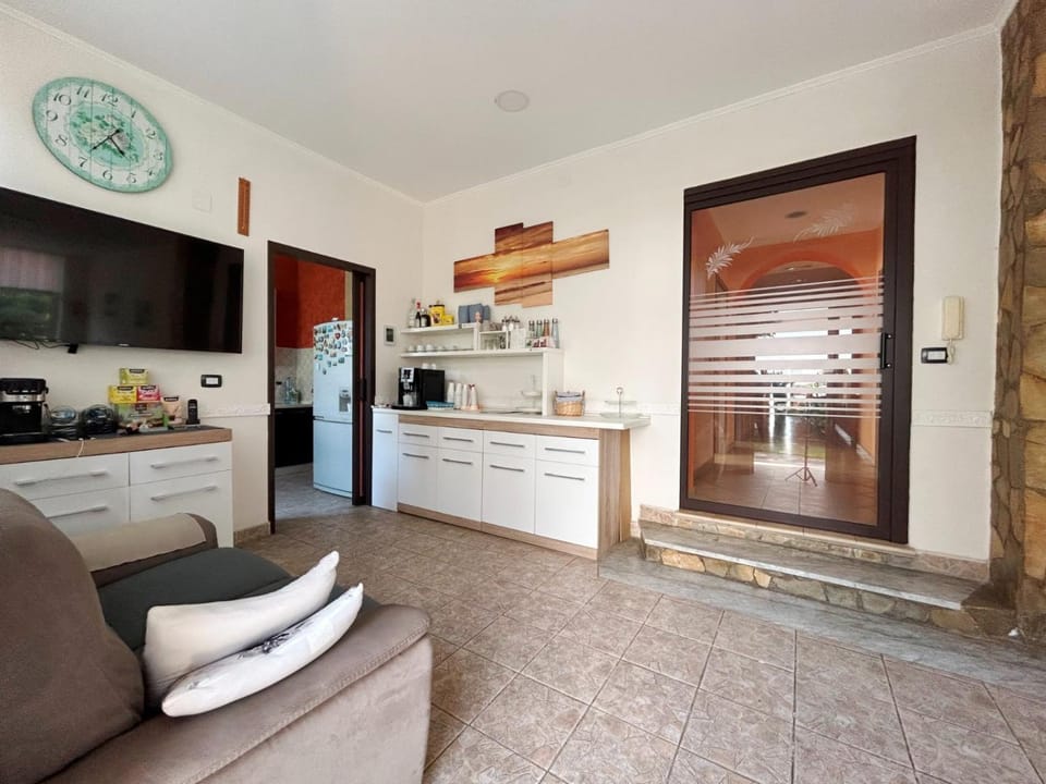 Communal lounge/ TV room, Breakfast