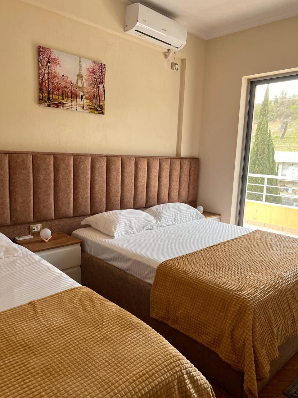 Bed, Photo of the whole room, Bedroom, air conditioner