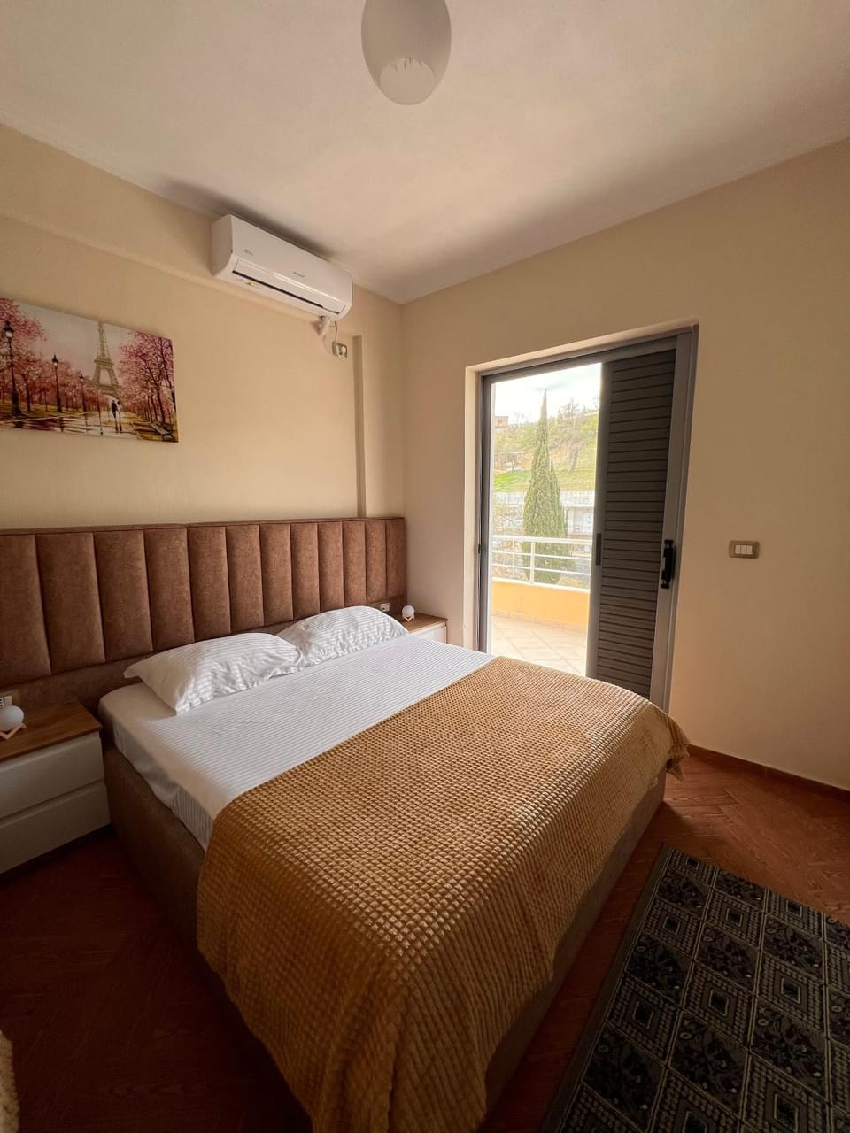 Bed, Photo of the whole room, Bedroom, air conditioner