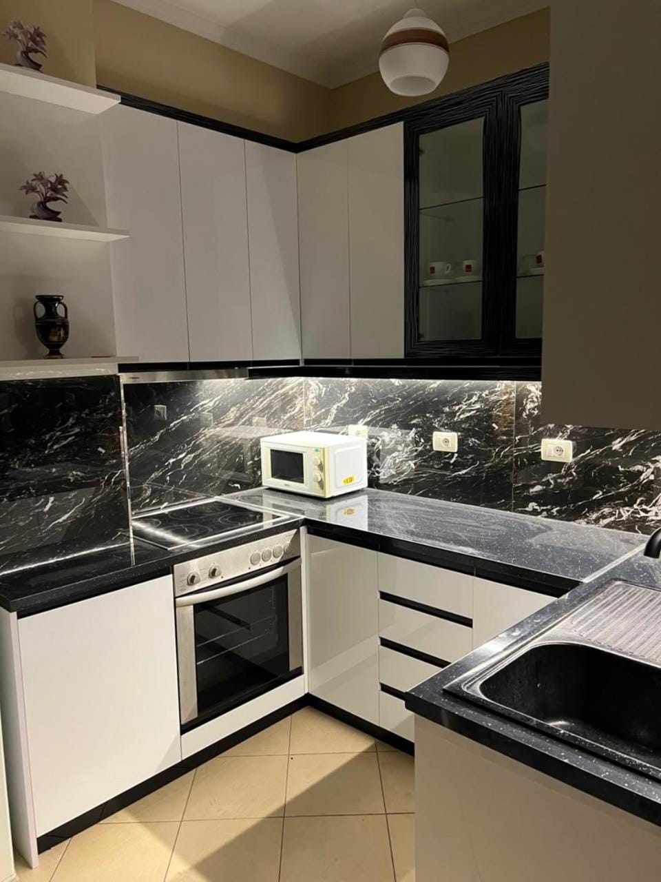 Kitchen or kitchenette, minibar, oven, toaster