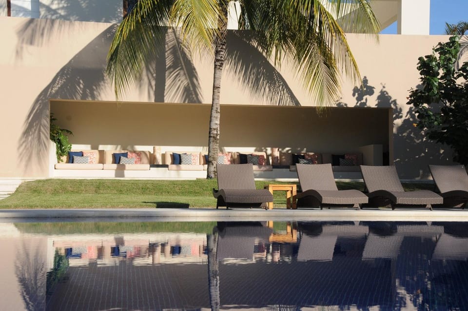 Swimming pool, sunbed