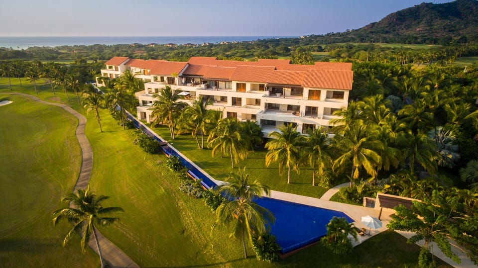 Property building, Golfcourse, Swimming pool