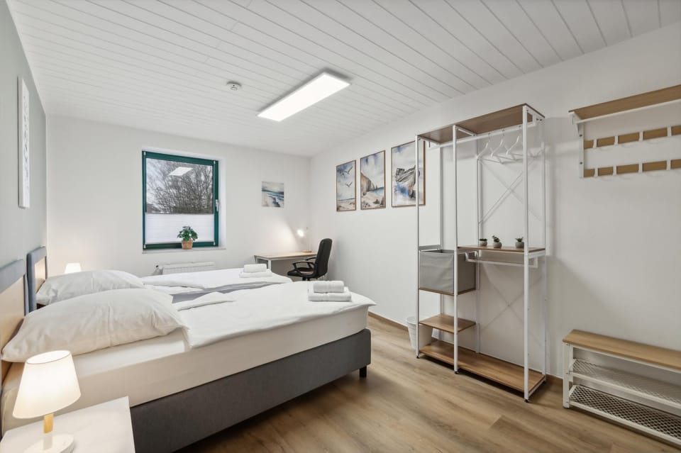 Photo of the whole room, Bedroom