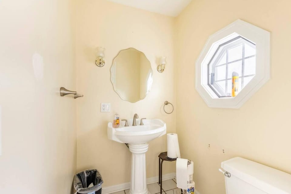 Toilet, Bathroom