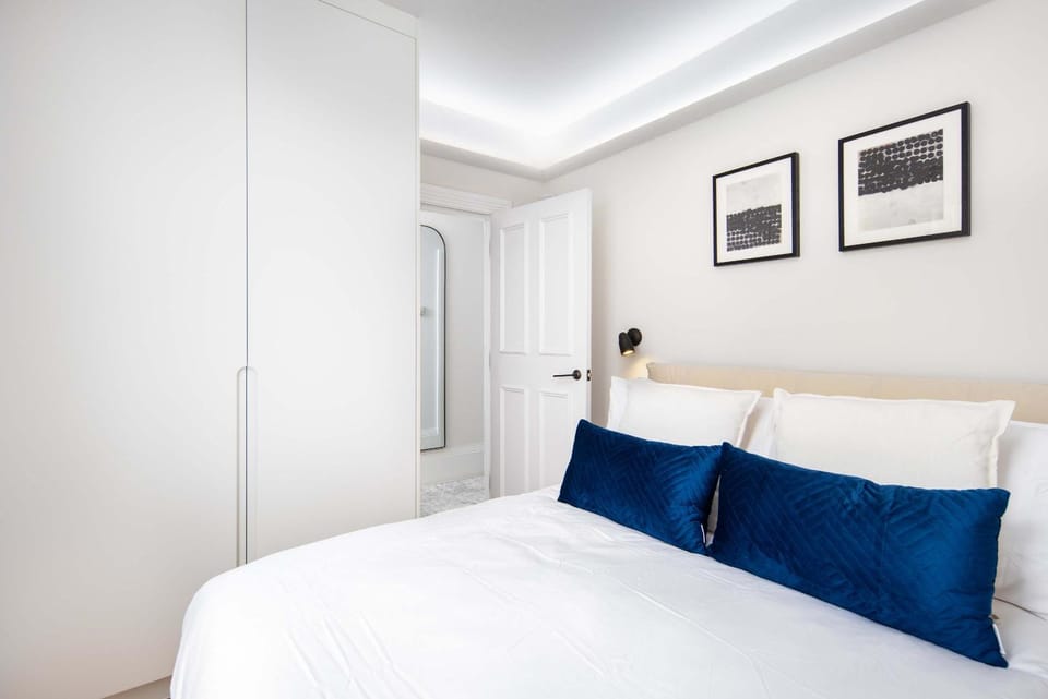 5 Mins Walk to Selfridges, Mayfair Retreat Apartment in City of Westminster