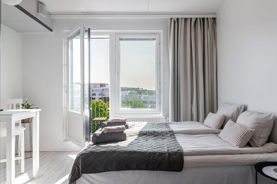 Bed, View (from property/room), Balcony/Terrace, Photo of the whole room, Seating area, Bedroom, towels
