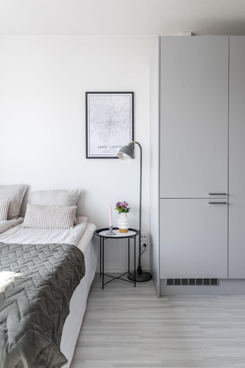 Bed, Photo of the whole room, Seating area, Bedroom, wardrobe