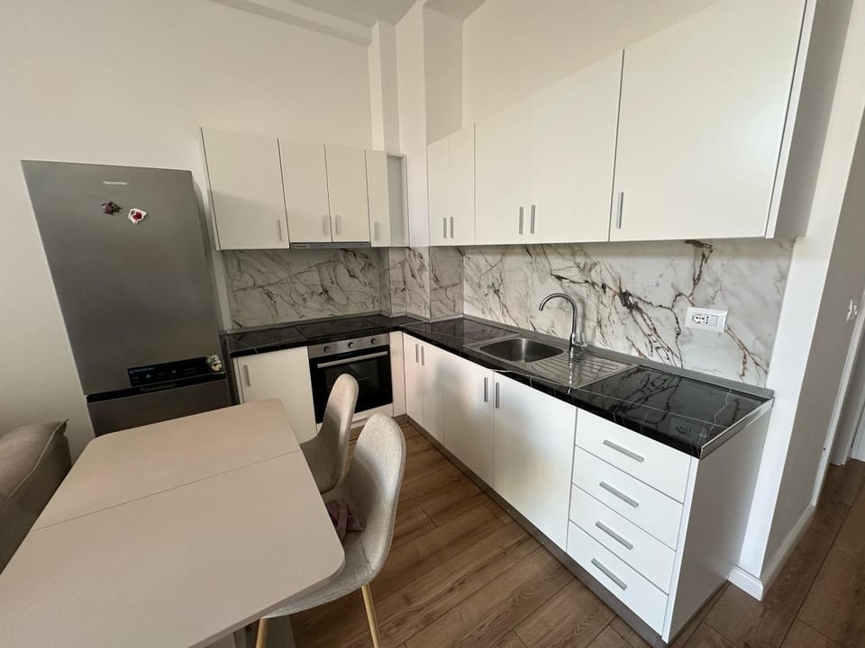 Kitchen or kitchenette, Dining area, stove