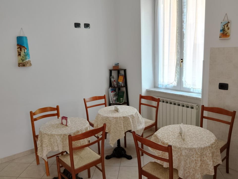 Seating area, Italian breakfast, Internal: Not applicable to any particular room